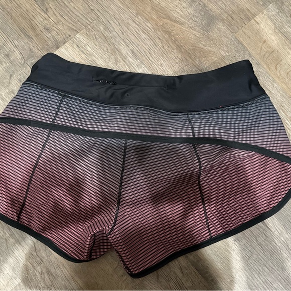 Lululemon ombré speedup shorts size 6 - Picture 3 of 5